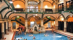Přistihla je kamera: Běženci hromadně masturbovali v lázních!