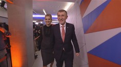 Andrej Babiš přijíždí s manželkou Monikou na debatu do TV Nova