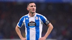Známý fotbalista má problém. Rodiče ho dali do sirotčince, otec teď chce rentu
