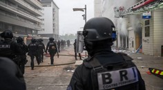 Protesty ve Francii se zklidnily. Macron vyzval ministry, aby obnovili pořádek