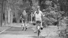 Na školním cyklovýletu zemřela studentka. Nepřežila srážku s autem
