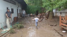 Voda strhla silnici, ničila i domy. Škody za povodeň jsou milionové