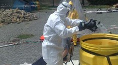 Při rekonstrukci domu unikla neznámá chemikálie