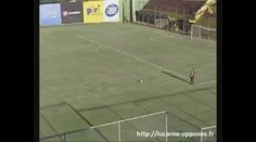 VIDEO: Gólman dal gól z 83 metrů! Navíc z PŘÍMÉHO KOPU!