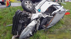 Vážná nehoda na Kolínsku. Lidi ze zdevastovaného auta museli vyprošťovat