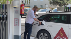 Ceny benzínu a nafty stále rostou. Může za to turistická sezóna, tvrdí ekonom