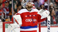 Trable posily Canucks. Holtby neměl papíry, nepustili ho přes hranice!