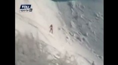 VIDEO: Na snowboardu ujíždějí smrti. Řítí se lavina