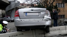 Opilá řidička nabourala auto a usnula. Měla skoro 3 promile!