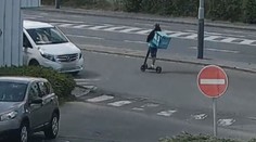 Podivná smrt kurýra v Praze. Našli ho mrtvého v bytě, policie hledá svědky