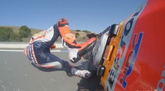 Šampion Márquez při pádu zničil motorku, poté odjel do nemocnice