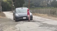 Tesla dostala drsně "naloženo" během Super Bowlu. Může zabíjet, hlásal reklamní spot