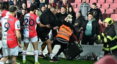 Bořil polil fanoušky Sparty vodou, jeden vběhl na hřiště. Pak došlo na potyčku