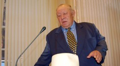 Vše o pohřbu olašského krále. Proč si ženy ustřihnou vlasy?