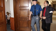 Za mrtvou přítelkyni na dně Orlíku dostal lékař 14 let