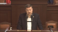 Poslanci přerušili schůzi o uprchlících. Na protest proti Okamurovi opustili sál