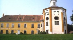 Choticím chybí miliony na opravu zámku, ten chátrá