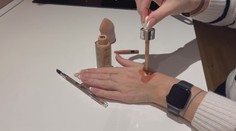Trik nejen pro dámy. Jak vylepšit krycí make-up