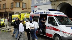 Masakr v Budějovicích: dívka bojuje o život, 6 lidí v nemocnici. VIDEO Z DAVU