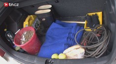 Kraj radí: Vozte hrablo, písek, kabáty. A auto máte plné