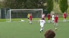 VIDEO: Přímý kop, úžasná faleš a ještě úžasnější zákrok gólmana. Páni, to byl tygří skok