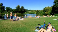 Monínec nabízí krásný bikepark i jezero. A to jen hodinku od Prahy!