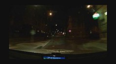 VIDEO ZBĚSILÉ JÍZDY! Mladík ujížděl policistům na motorce