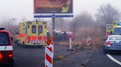 Opilec stál v mlze uprostřed cesty, přejela ho řidička
