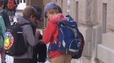 Školáci nosí těžké aktovky! Víme, kolik nejvíc má školní taška vážit