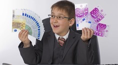 Školák (10) prohledával šuplíky. V hotelovém pokoji našel téměř 10 tisíc!