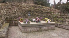 VIDEO: Vandal poškodil bustu prezidenta Beneše! Pátrání