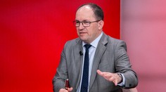 Výborný: Plakát "chirurga" z Afriky je xenofobie, fotka Roma na dávkách ale ne