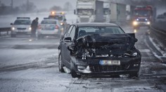 Sníh komplikuje dopravu v Česku! V Praze se stala hromadná nehoda