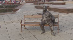 Kuriózní krádež v Kralupech. Někdo odnesl součást sochy vojáka Švejka