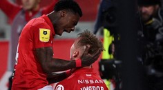 Další fotbalové hvězdě hrozí vězení, na oslavě měla bodnout svého bratrance