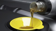 Kdy, čím a jak často měnit motorový olej? Rady experta