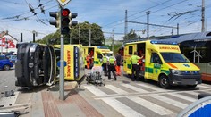 Na Příbramsku bourala sanitka. Vezla pacienta na transplantaci