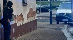 Muž v Rokycanech střílel na policistu. Ten palbu opětoval