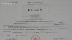 VELKÝ PODVOD! Policie rozkrývá rozsáhlé PADĚLÁNÍ vysokoškolských diplomů!