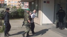 Grázl napadl těhotnou v autobusu! Změnil si podobu, stejně ho chytili