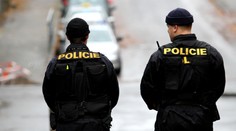 Uprchlíci za hranicemi děsí Čechy. Chránit je má víc policistů