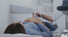 Nečekaný nález ostravských vědců. V plodové vodě našli mikroplasty