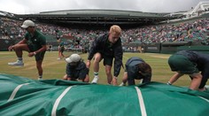 VIDEO: Parádní práce! Tak rychle se Wimbledon ukryje před deštěm
