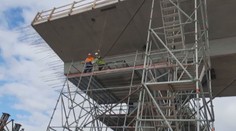 Unikátní stavební operace! Dělníci zvolili neobvyklý technologický postup