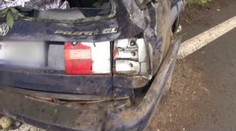 Auto dostalo smyk a obrátilo se na střechu