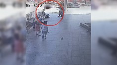 Všimaví mladíci překazili loupež. Muž číhal s nabitou pistolí