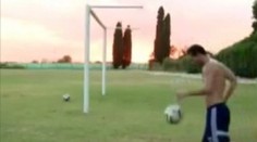 VIDEO: Je mu jedno, kde stojí! MESSI dává góly, i když je za brankou