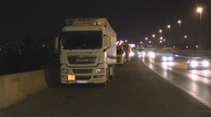 Kamiony v okolí D1 parkují, kde se dá. Policisté rozdali desítky pokut
