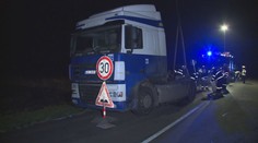 Řidič přehlédl stojící náklaďák. Zemřel on i spolujezdec