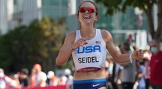 Dejte si pivo za mě, řekla Američanka po splnění dětského snu